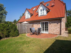 the house is located in a quiet neighbourhood in St Peter-Ording Dorf